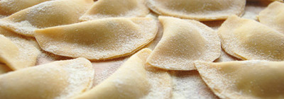 Ravioli gevuld met artisjok, geitenkaas en Parmezaanse kaas