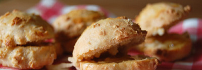Karnemelkbroodjes met rozenjam
