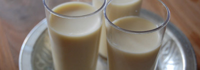 Honing panna cotta met rozen