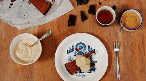 Chocolade-steranijstaart met koffie-karamelroom