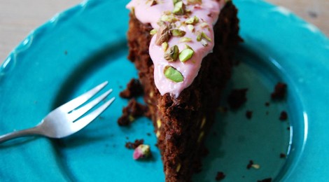 Chocolade-bietentaart met pistachenootjes